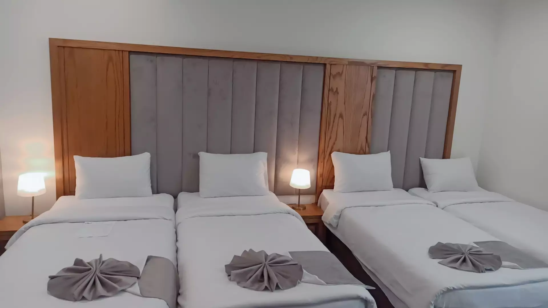 Alibaba https://cdn.alibaba.ir/ostorage/hotel-accommodation-images/695271066b43e2b9afa3b97d_چهارتخته سینگل ایوان ۲ (2).webp